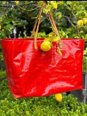 LOUIS VUITTON MONOGRAM Red VERNIS
READE GM Tote Oversized Patent Leather